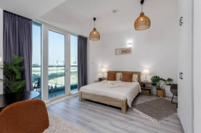 Waves Holiday Homes - Cozy & Fully Furnished Studio in Dubai Sports City